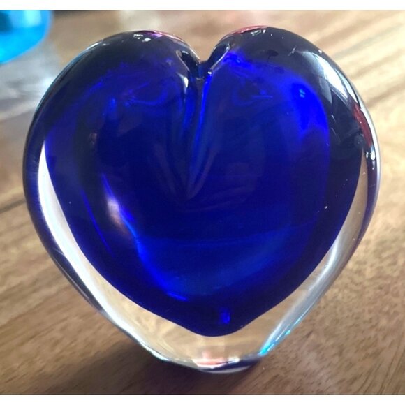 Vtg Dynasty Gallery Cobalt Blue Heart Art Glass Paperweight Or Bud Vase Hand-Blo - Picture 2 of 4